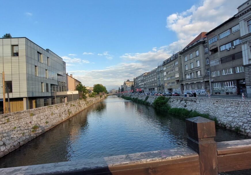 Drvenija miljacka sarajevo sunce vrijeme jutro