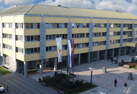 Haos u Skupštini Kraljeva: Fizički obračun za govornicom