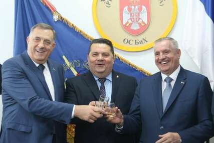 “ĐAVO JE ODNIO ŠALU” Građanima na naplatu dolazi sukob rukovodstva RS sa Zapadom
