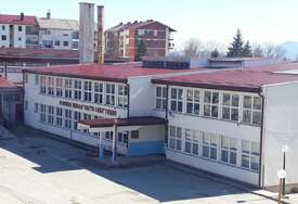 Otac napao nastavnika u školi u Gacku jer mu je sinu zaključio jedinicu