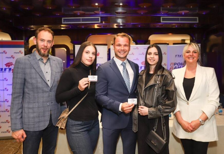 FOTO: DRUSTVENE MREZE