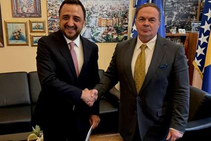 Novoimenovani ambasador Republike Turske u Bosni i Hercegovini Emin Akseki predao je danas kopije akreditivnih pisama