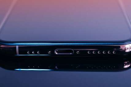 Appleov plan: iPhone bez tipki, utora i vidljivih kamera?