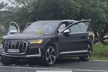 Sudar Mercedesa i Audija kod Prijedora. Tri osobe povrijeđene