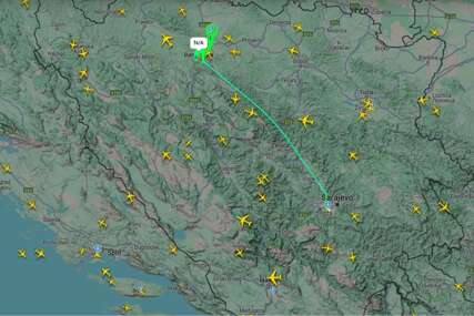 Avion EUFOR-a kruži iznad kasarne Kozara gdje se trenutno nalaze Dodik, Stevandić i Višković