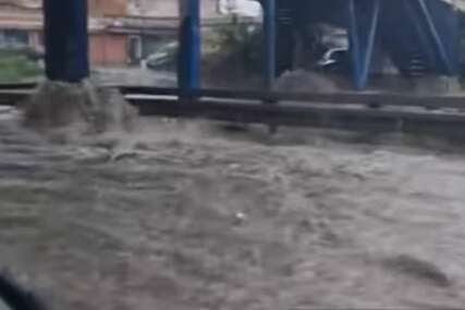 Nevrijeme u Beogradu, ulice pod vodom, padao grad velične 6 centimetara