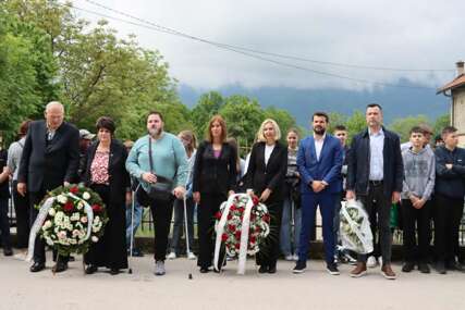 Odata počast žrtvama masakra kod ulaza u Tunel spasa: "Danas, kad se sistematski iskrivljava istina, mi koji smo preživjeli imamo odgovornost da svjedočimo"