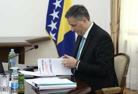 Denis Bećirović podnio apelaciju Ustavnom sudu zbog zabrane simbola ARBiH u RS-u
