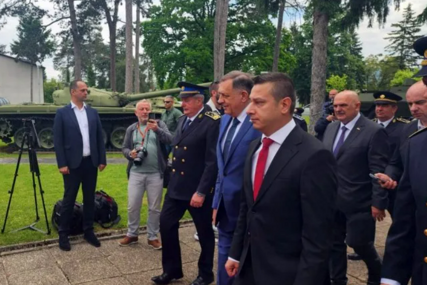 Ignorisana naredba Heleza: I Dodik i Stevandić stigli u kasarnu Kozara