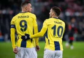 VIDEO Džeko i Tadić se oprostili od Fenerbahčea: Poslušajte šta su rekli, a šta im je kazao Murinho