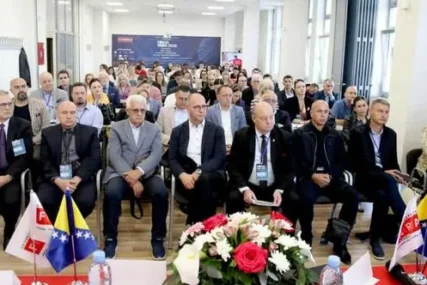 Konferencija u Tuzli: Među temema i primjena umjetne inteligencije u obrazovanju