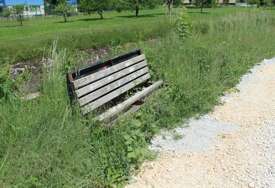 Okom kamere: Održavanje klupa NIČIJA BRIGA