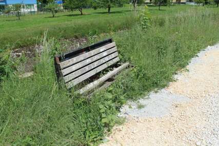 Okom kamere: Održavanje klupa NIČIJA BRIGA