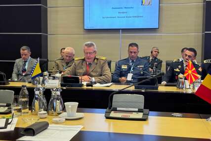 Konferencija B9 načelnika generalštabova zemalja Balkana. General Knežević predstavlja BiH
