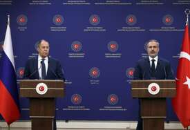 Fidan razgovarao o mirovnim naporima sa ruskim kolegom Lavrovom