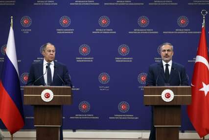 Fidan razgovarao o mirovnim naporima sa ruskim kolegom Lavrovom
