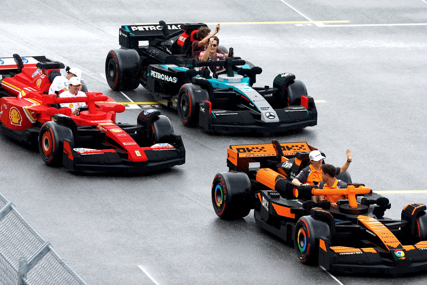 POSTIŽU ZAVIDNU BRZINU Formula 1 predstavila bolide od lego kockica u prirodnoj veličini!