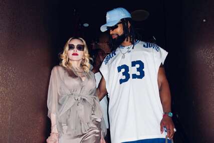 Madonna slavila u krilu 37 godina mlađeg momka (FOTO)