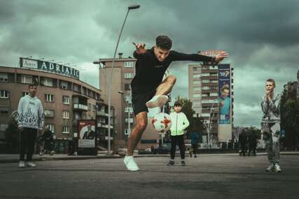 BOSNAINFO PRIČA: Maid Delić jedan od rijetkih bh. i regionalnih freestyle fudbalera