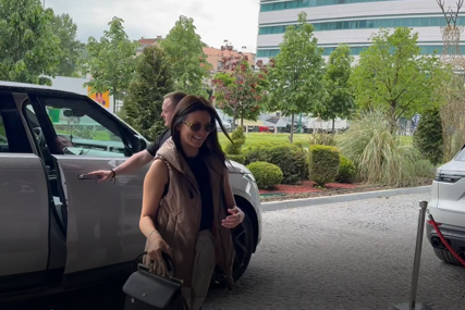 Milica Pavlović stigla u Sarajevo: Sve je spremno za spektakl u Skenderiji (VIDEO)