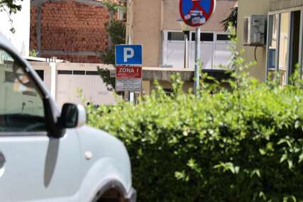 Krčum izgubio spor - Mostarcima bolje platiti 'stare' karte za parking nego čekati odluku suda