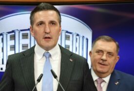 Elek: Višković je dao privatniku da gradi spa centar na stazi Jahorine, a nama oduzeo parkinge
