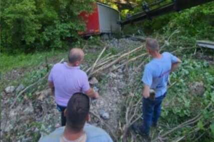 Tragedija na magistralnom putu Rogatica – Foča: Jedna osoba poginula u teškoj saobraćajnoj nesreći kod Ustiprače