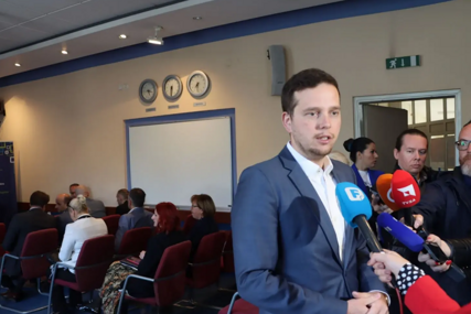 Vlada KS organizovala prezentaciju na Ekonomskom fakultetu: Objašnjavali zašto trebaju poskupjeti komunalne usluge