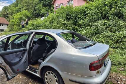 Zbog pucanja vodovodne cijevi Goraždanki uništen automobil