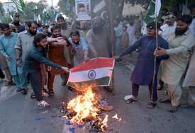 Pakistan kaže da je "predan primirju" i optužuje Indiju za kršenje