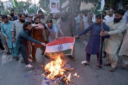 Pakistan kaže da je "predan primirju" i optužuje Indiju za kršenje