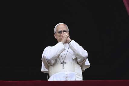 Papa Lav XIV predvodio svoju prvu molitvu "Regina Coeli": Nikad više rat