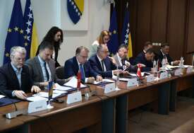 Stranke dvije Trojke, NES, BHI-KF, Naprijed i Zlatko Miletić potpisali platformu koju je predložila opozicija iz RS