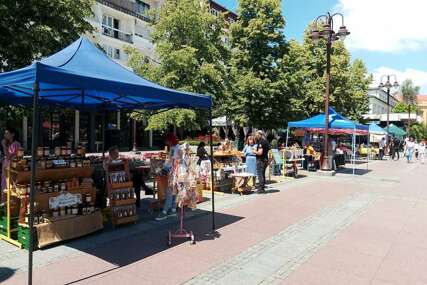 Brčko: Otvoren prvi pčelarski bazar