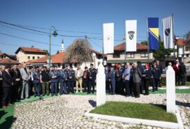 Sarajevo: Na mezarju Kovači obilježena 33. godišnjica Bitke za odbranu Predsjedništva BiH