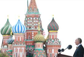 Putin se obratio na paradi povodom Dana pobjede: "Istina i pravda su na našoj strani"