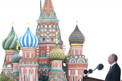 Putin se obratio na paradi povodom Dana pobjede: "Istina i pravda su na našoj strani"