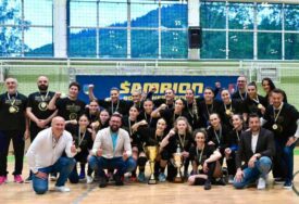 Zlatne rukometašice Hadžića šampionke države, ministar Magoda slavio s prvakinjama