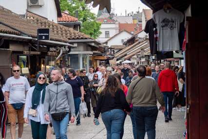 Sunčan 1. maj izmamio građane i turiste na ulice Sarajeva (FOTO)
