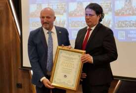 Sindikat uručio zlatnu plaketu federalnom dopremijeru Kraljeviću 