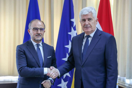 Šta je ambasador EU poručio Draganu Čoviću