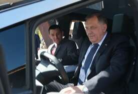 Šulić sjeo s Dodikom u auto pa poslao poruku (FOTO)