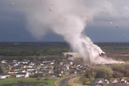 Pet osoba poginulo nakon što je tornado prohujao kroz St. Louis