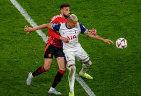 Tottenham - United 1:0: United steže obruč, Tottenham zadržava vrijeme