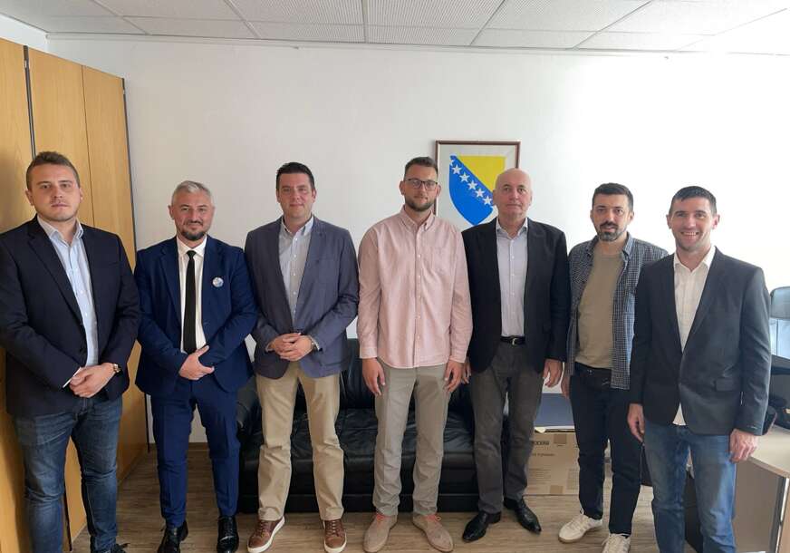FOTO: SA KONZULOM I SEKRETAROM GK BIH U FRANKFURTU