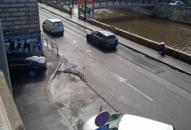 Milioni u asfalt, a voda i dalje stoji: Obala Kulina bana čeka na novu sanaciju (FOTO)