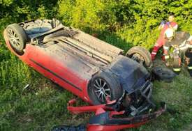 Nesreća u Banjaluci: Automobil se prevrnuo nakon slijetanja