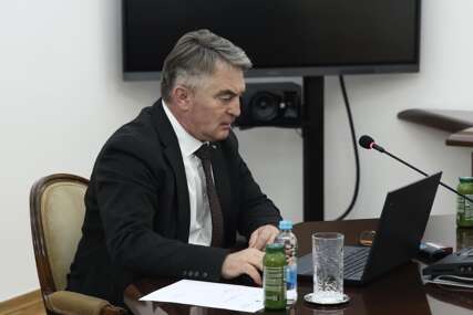 Komšić čestitao Pesah: Važno je da budemo upućeni jedni na druge