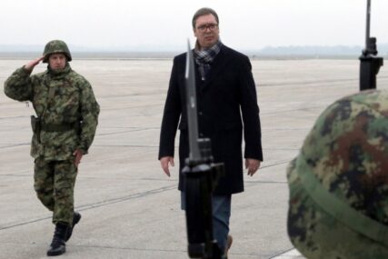Srbija odbacila "senzacionalističke" medijske tvrdnje koje Vučića povezuju s ratnim dešavanjima