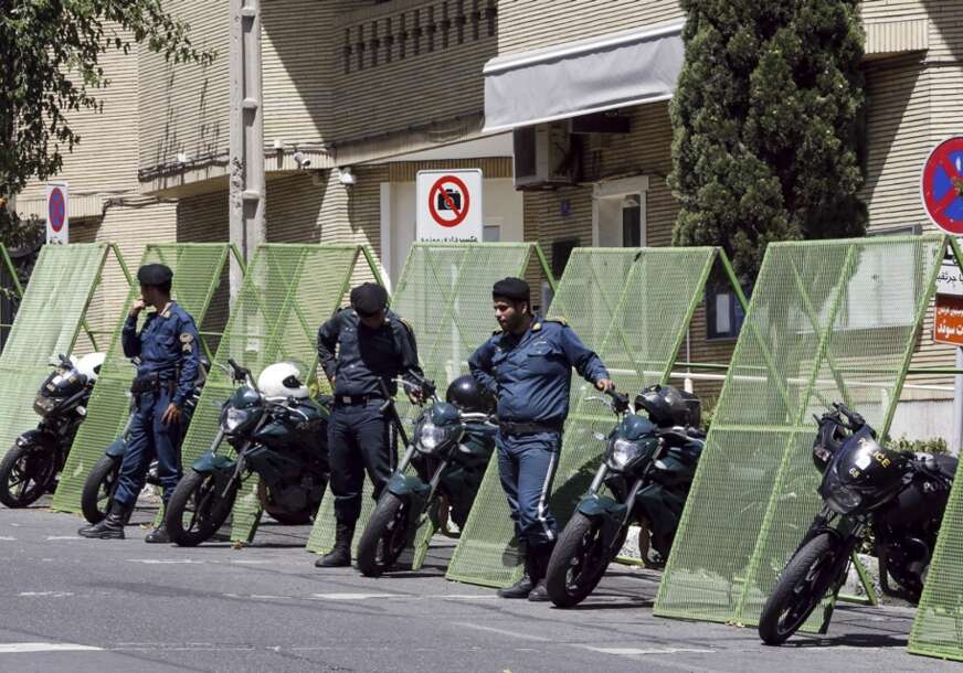 FOTO: EPA/ ABEDIN TAHERKENAREH